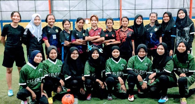 Bacabup Hendy Siswanto Bermain Futsal dengan Milenial Jember
